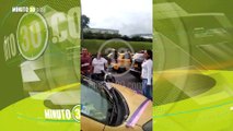 Mujeres taxistas protestan a las afueras del búnker de la Fiscalía de Medellín