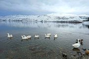 İlkbaharda beyaza bürünen Hazarbaba Dağı ve Hazar Gölü'nden manzaralar