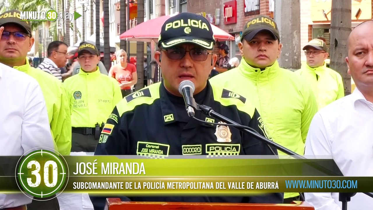Autoridades capturaron a tres personas y recuperaron 122 equipos en dos operativos contra el hurto de celulares