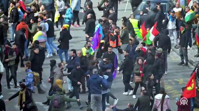 PKK yandaşları Türklere sabaha kadar saldırdı, polis seyretti