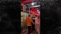 Zayn Malik se queda sin camiseta en una pelea a las afueras de un bar de Nueva York