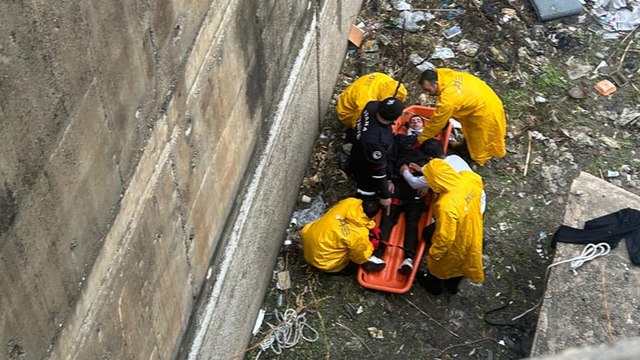 Dengesini kaybedip köprüden düştü