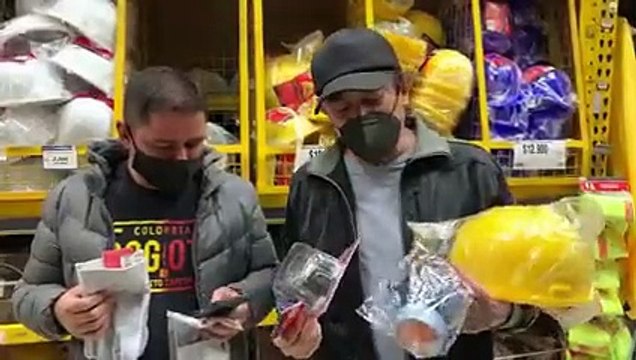 28-05-2021 El Senador Gustavo Bolívar compro elementos de proteccion personal para los de la Primera Línea