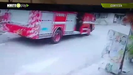 Carro de bomberos sin frenos colisionó contra una casa en Bello