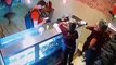 #VIRAL: Asaltantes son enfrentados por un hombre a balazos en pizzeria de Brasil