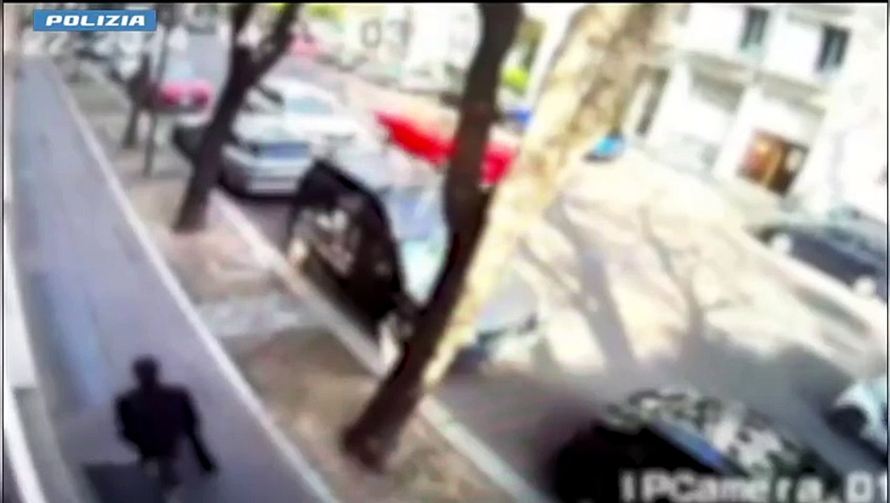 Rapina nel Quadrilatero della Moda, minorenne scippa orologio di lusso e poi rompe il naso a una poliziotta