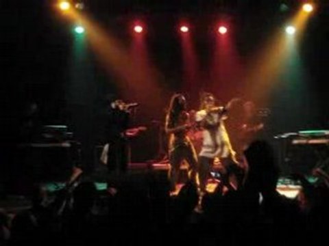 tiwony feat Straika & yaniss odua live - why i'm hot