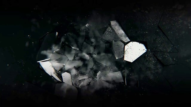 Bomberos rescatan a paloma atrapada en cabl