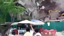 #VIDEO: Momento EXACTO del DERRUMBE de un cerro en Puerto Vallarta; Caos y terror entre los turistas