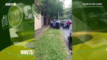 Agentes de tránsito frenaron a hombre que intentó fugarse para evadir una multa en Cali