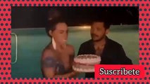 Christian Nodal calla a Belinda parando la bulla que hacía con su plato al cantarle feliz cumpleaños