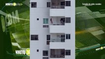 Mujer arriesga su vida al tomarse fotos en el balcón de un piso 10 en Cartagena