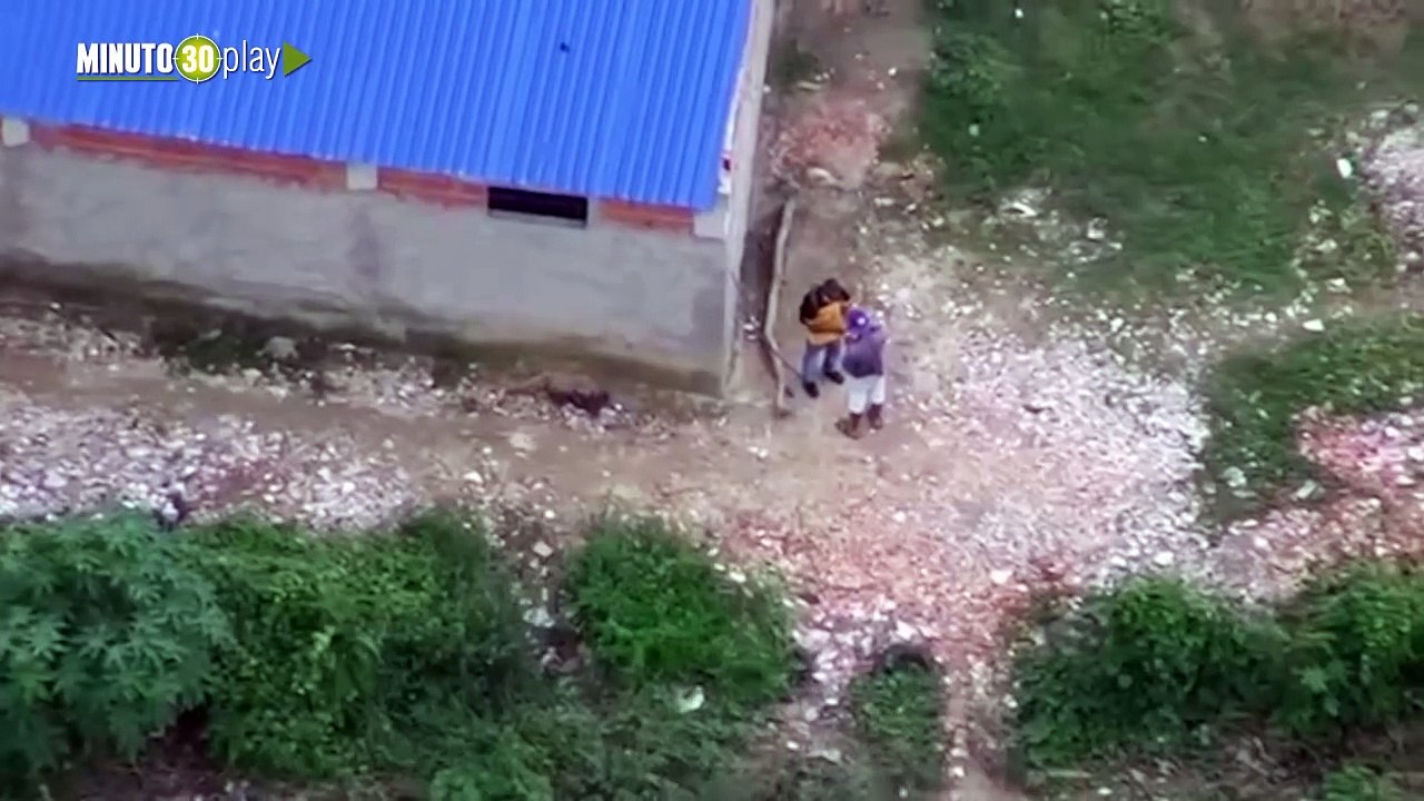 Con drones pillaron a estos jibaros encaletando los baretos en un balón