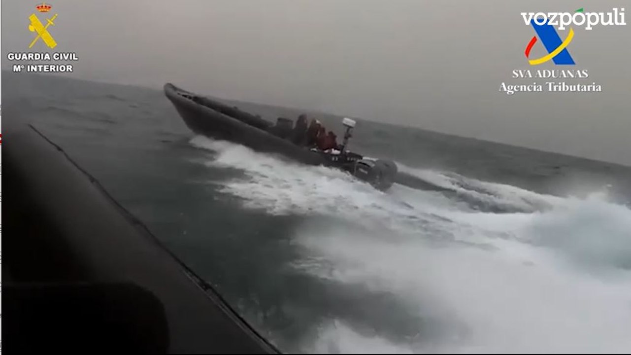 Impresionante asalto de la Guardia Civil a una narcolancha