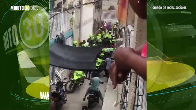 Con piedras y otros objetos, comunidad agredió a la Policía para impedir una captura