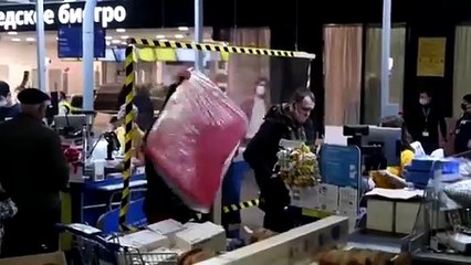 Descargar video: Largas colas: IKEA anuncia el cierre de sus tiendas en Rusia