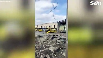 Tải video: #OMG: Los ataques aéreos rusos destruyen casas y devastan la ciudad de Mariupol, Ucrania