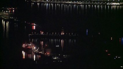 شاهد: سفينة شحن تتسبب في انهيار جسر في بالتيمور