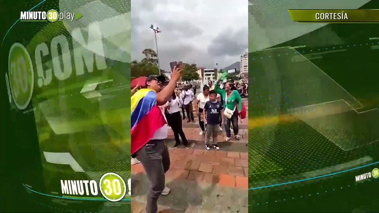 Fuera fuera a los gritos manifestantes petristas echaron a periodistas