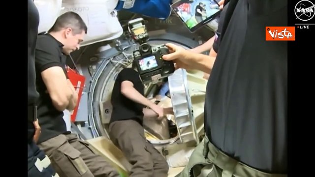 L'equipaggio della navetta russa Sojuz Ms-25 a bordo della Stazione Spaziale