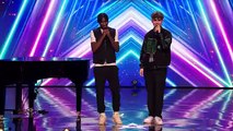 BGT 2022 - ¡BOTON DE ORO! Alesha conmovida hasta las lágrimas por el dúo musical Flintz & T4ylor | Audiciones |