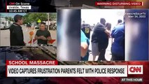 Un vídeo muestra a los padres frustrados por la respuesta policial al tiroteo en una escuela