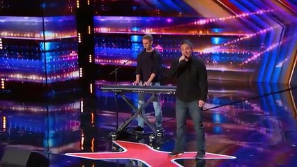 Download Video: Los hermanos Brown sorprenden a los jueces con increíbles impresiones de canto | AGT 2022