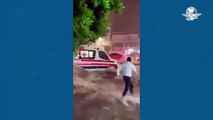 Fuertes corrientes en Tlalpan arrastran ambulancia