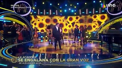 La Academia 2022 - Alexander Acha engalana el escenario de La Academia con su gran voz. |