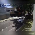 #Video: Conductor de camioneta atropella a ladrones que le robaron 100 mil pesos al salir del AICM
