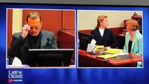 Johnny Depp se ríe de Amber Heard en el juzgado, Amber enfadada reacciona