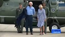 Momento incómodo en el que Joe Biden se atasca en su chaqueta y tiene que pedir ayuda a Jill