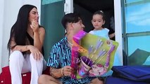 JD Pantoja - Abriendo los regalos del cumpleaños de Kima en el crucero de Disney