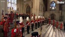 El Rey Carlos III se emociona mientras el público canta Dios salve al Rey