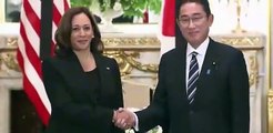 Kamala se reúne con el PM japonés Kishida tras llegar a Japón