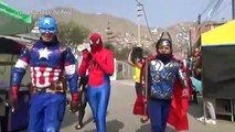 Policías se disfrazan de Avengers para atrapar a vendedores de drogas en Perú