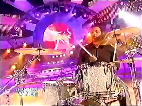 Amine chante son tube J'voulais dans La chanson de l'année 2006