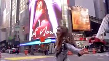 Thalia aparece en las pantallas de Times Square en NY
