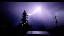 #VIRAL: Una persona es testigo de una impresionante telaraña de rayos sobre el cielo nocturno en Washington
