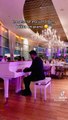 #VIRAL: Pianista toca ‘En el radio un cochinero’ en restaurante de lujo