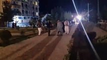 Las calles de Kabul se llenan de gente tras el fuerte seísmo que sacudió Afganistán