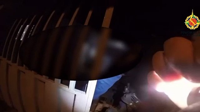 Polícia encontra pistola e munições guardadas em uma maleta no quarto do casal