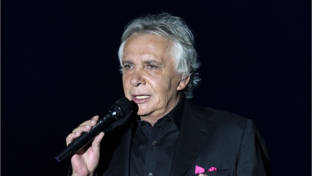 GALA VIDEO - Michel Sardou se confie sur sa relation avec ses enfants : “Je ne peux pas dire que j’ai été un bon père”