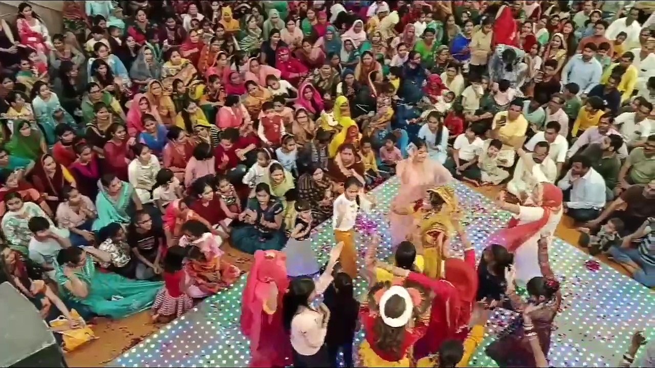 खाटूश्याम मंदिर में आयोजित फाग महोत्सव में उमड़...