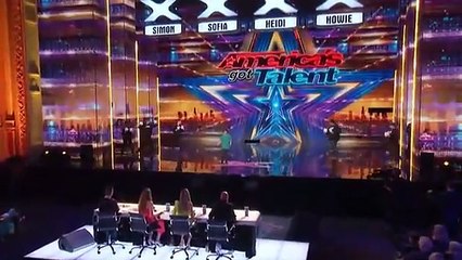 Download Video: AGT 2023 - ¡Ryland, el mago de 10 años, realiza una actuación INCREÍBLE! | Audiciones