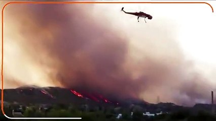 Download Video: Grecia: Los bomberos en la colina en llamas en la isla de Rodas