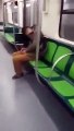 Se queda dormido en #Metro le tratan de robar la cartera