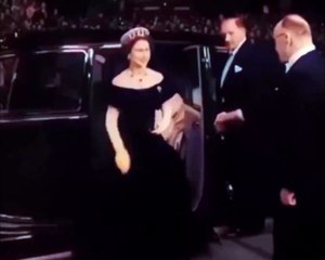 Marilyn Monroe y la reina Isabel II se conocieron en 1956. Tenían la misma edad en ese momento.