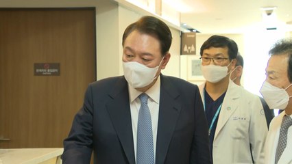 尹, 지역 2차 병원 방문해 격려..."필수의료 첫 번째 관문" / YTN