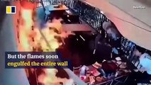 Una mujer abandona un restaurante tras prender fuego a la decoración